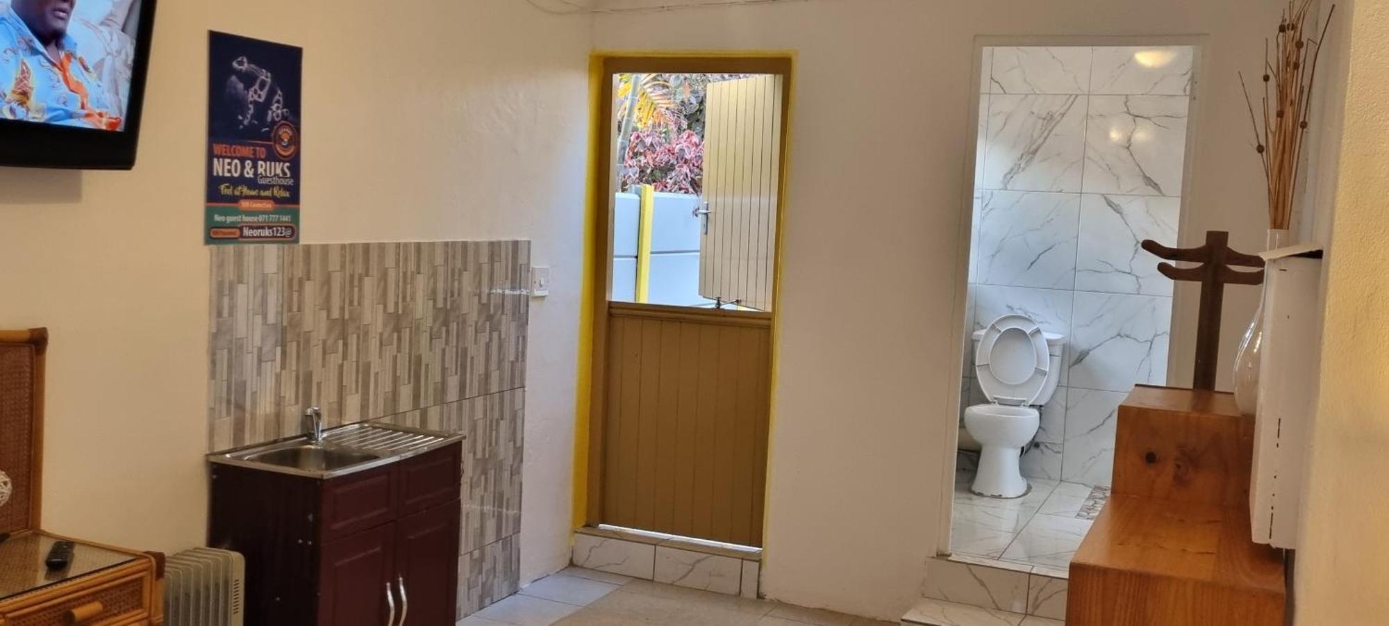 Neo & Ruks Parow Guest house Cape Town